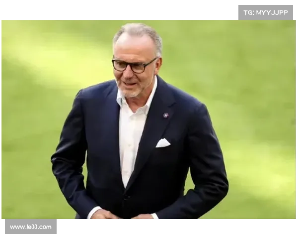 拜仁历史名将鲁梅尼格的踢球位置与战术演变揭秘