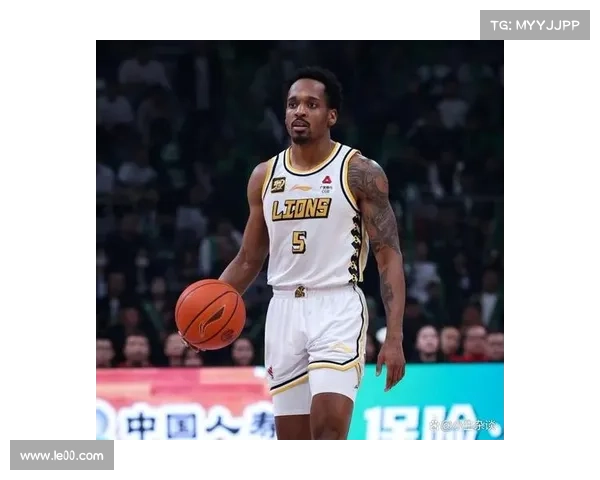 广厦轻松击败四川 布朗表现出色成为全场焦点